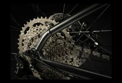 VTT Semi Rigide Trek Roscoe 6 27.5+ Shimano Deore 10V Lithium Grey/Cobra Blood 2023 12 VTT Semi Rigide Trek Roscoe 6 27.5+ Shimano Deore 10V Lithium Grey/Cobra Blood 2023 -Vélos Soldes Boutique 16416795f18454c25e0c9.11290050