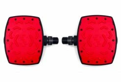 Paire De Flex Grip Rouge Vif Compatible Avec La Pédale Semi-magnétique CLICKSAFE -Vélos Soldes Boutique 217804461aa2796cce7e4.81681585